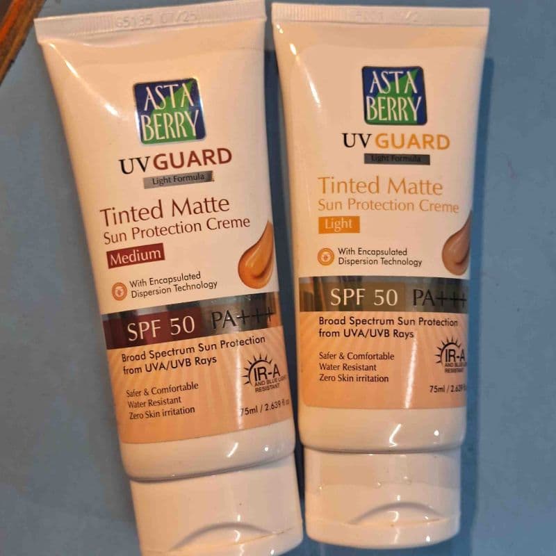 UV GUARD LIGHT FORMULA Tinted Matte Sun Protection Creme